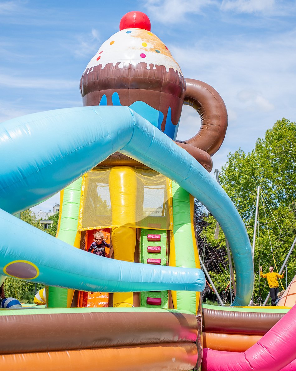 Łódź. Miasteczko dmuchańców w parku Podolskim. Najlepsza zabawa dla dzieci