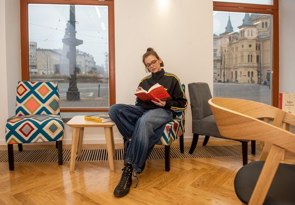 czytelnikczka w bibliotece