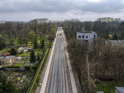 Leją asfalt na Bednarskiej. Koniec prac planowany przed majówką.