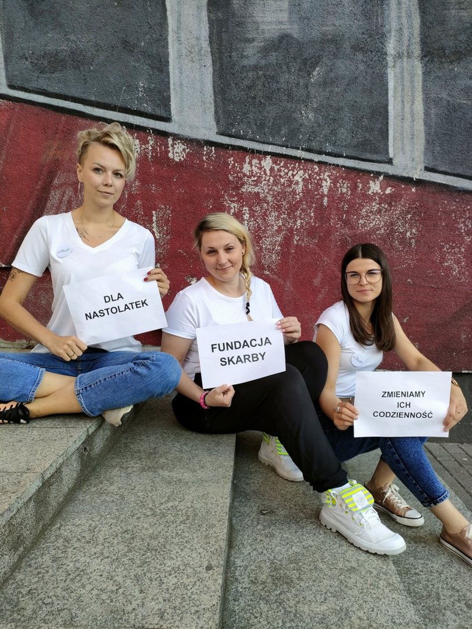 Fundacja Skarby pomaga nastolatkom