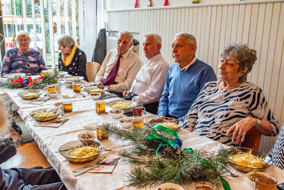 Seniorzy z Domów Dziennego Pobytu w Łodzi obdarowani przez harcerzy!