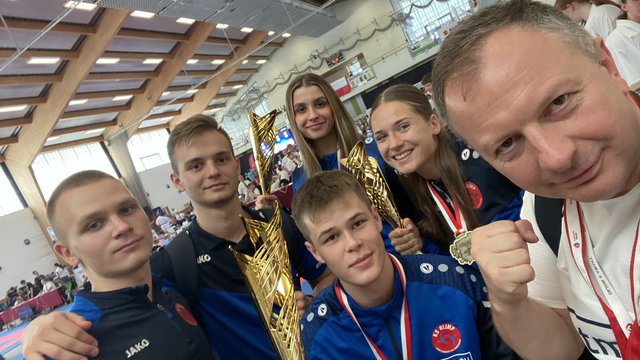 Sukcesy w Zielonkach. Karatecy Olimpu Łódź zdobyli dziesięć medali na mistrzostwach Polski