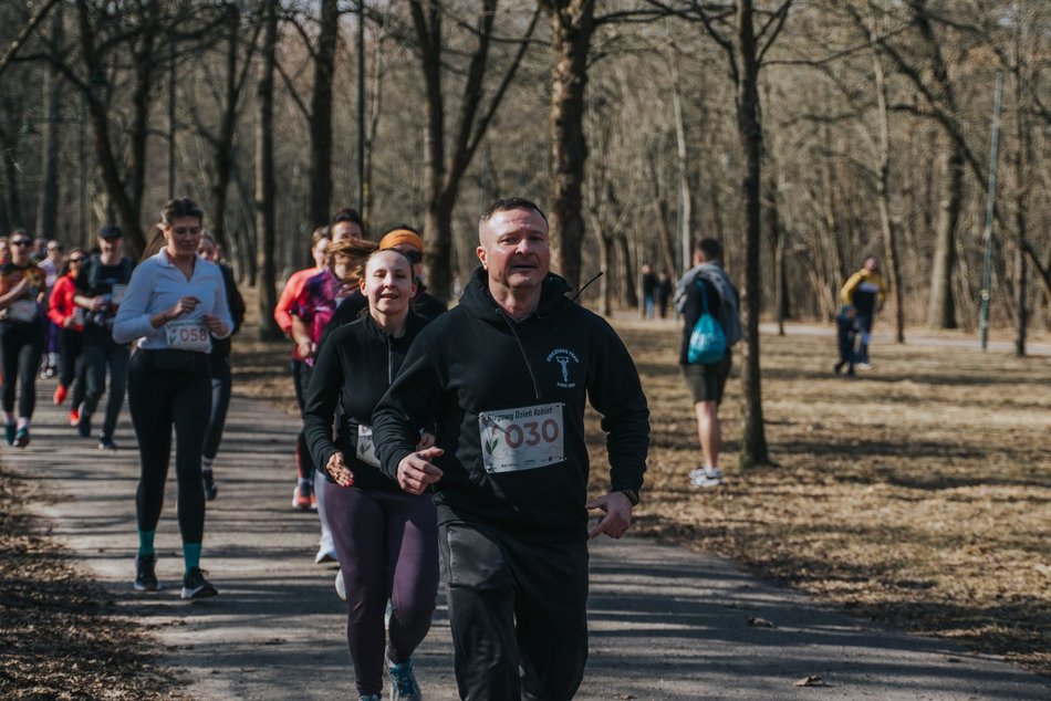 Łódź. Biegowy Dzień Kobiet 2026 w Parku na Zdrowiu w Łodzi. Odszukaj się na zdjęciach!