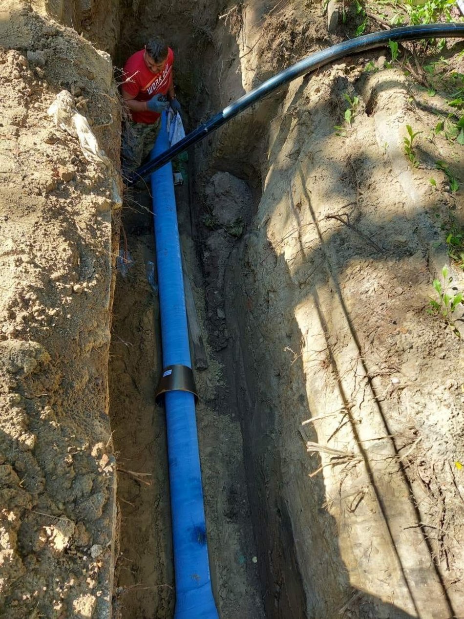 Łódź. Kraking przy remontach ulic w Łodzi. To podziemy potwór, który buduje wodociągi!