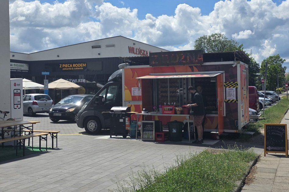 Łódź. Pyszne kurczaki z rożna w Ale Rożno na Retkini! Ich zapach czuć nawet w Parku na Zdrowiu!