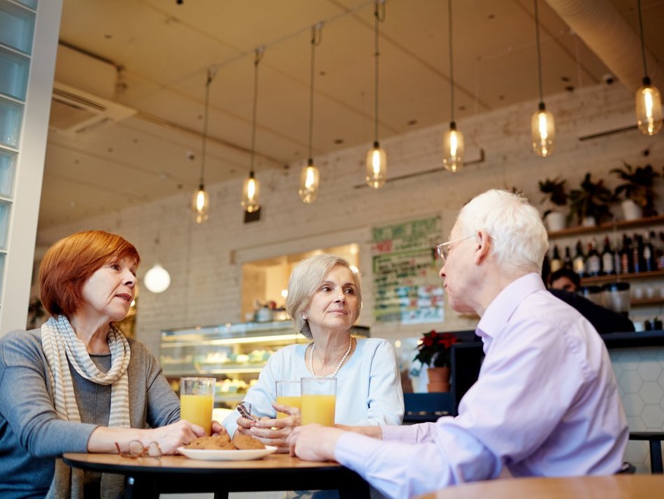 Łódź. Seniorzy w restauracji