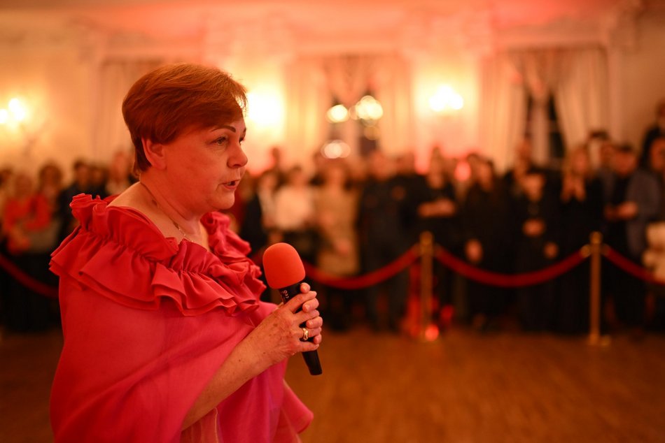 Studniówka III LO w Łodzi. Szyk i elegancja w Białym Pałacu