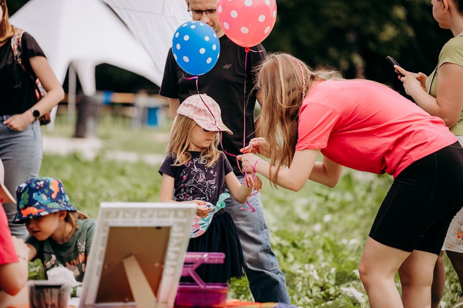 Piknik otwarcia Szczecińskiej w Łodzi. Zabytkowe auta, bieg, animacje i... polówka!