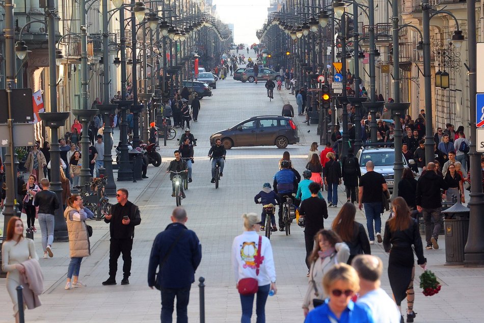 Łódź. Łódź budzi się do życia! Łodzianie i turyści tłumnie korzystają z pierwszych dni wiosny