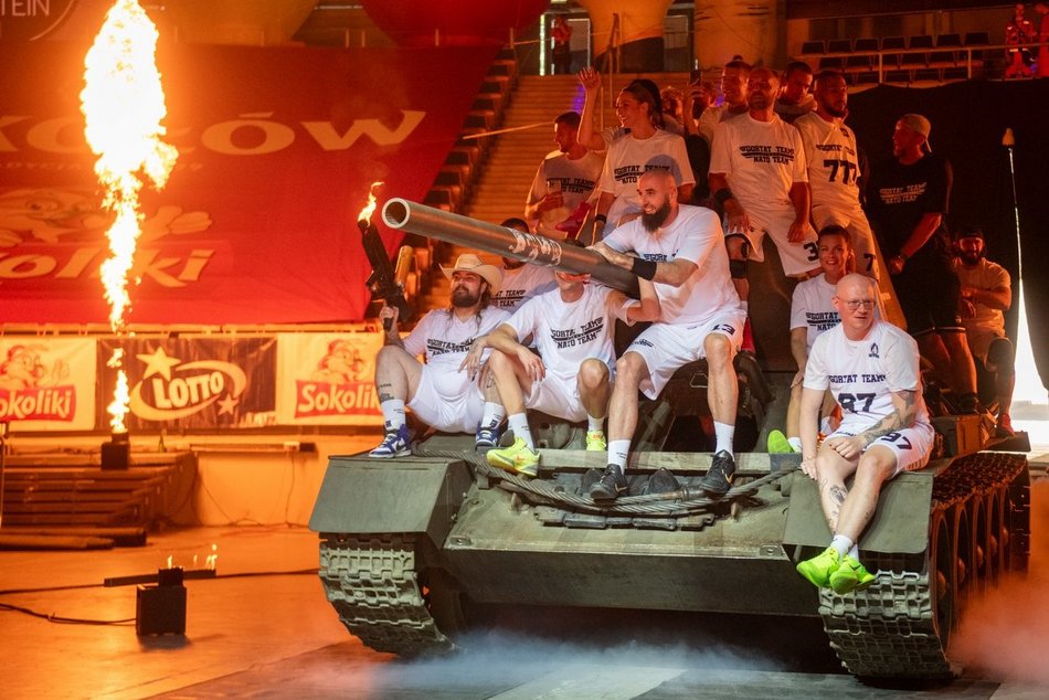 Mecz Gortat Team vs NATO w Łodzi. Czołgi, płomienie i masa sportowych emocji!
