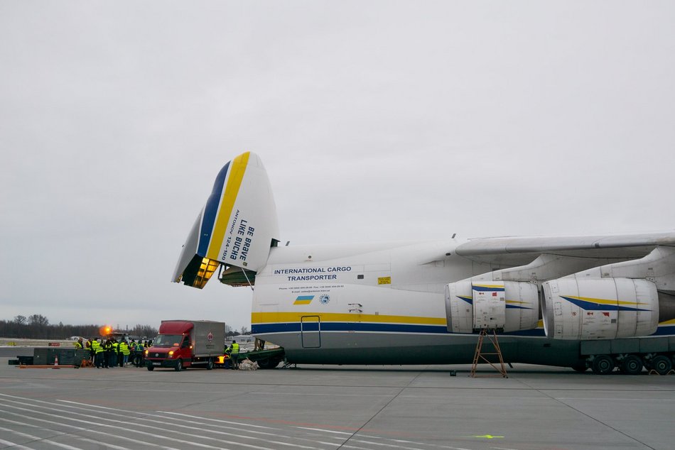 Największy samolot cargo na świecie wylądował na lotnisku w Łodzi