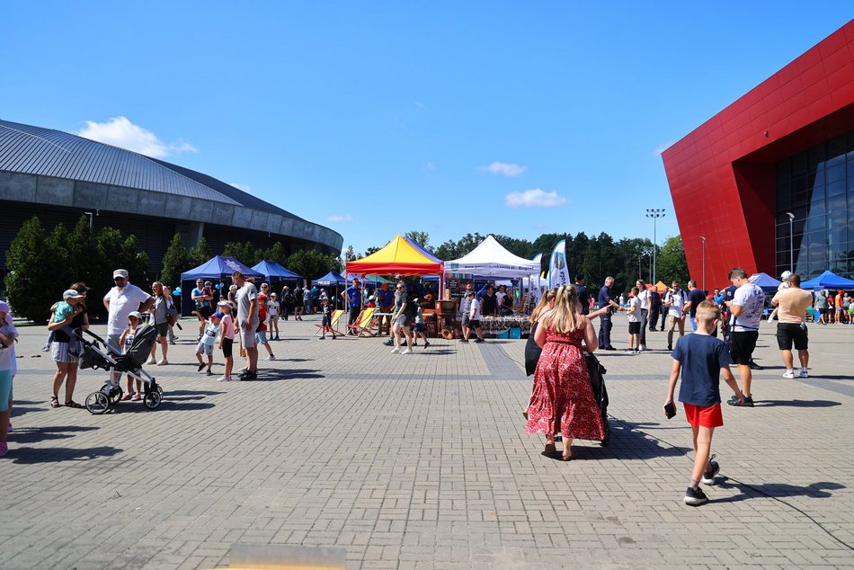 Piknik rodzinny "Bezpieczne wakacje z mundurem" pod Atlas Areną