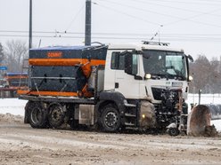 Zima w Łodzi nie odpuszcza. Drogowcy pracowali w nocy, by zapobiec gołoledzi!