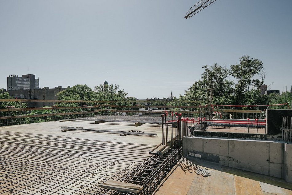 Łódź. Budowa parkingów wielopoziomowych w Łodzi. Powstają kolejne piętra. Kiedy koniec prac?