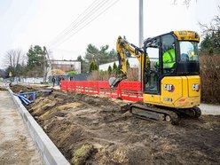 Łódź. Nowa podbudowa drogi, krawężniki i płyty postojowe dla MPK Łódź na Biegunowej