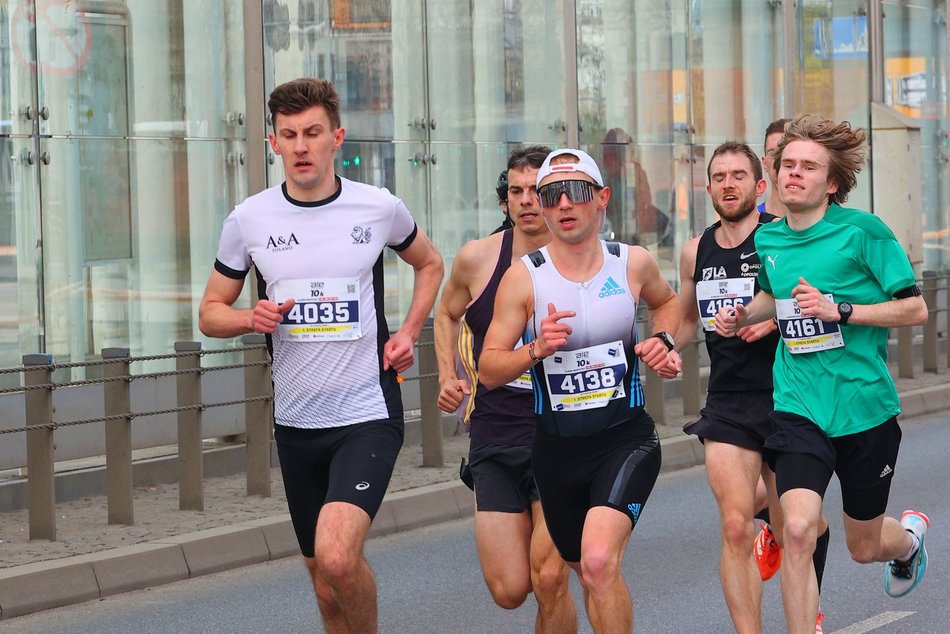 Łódź. DOZ Maraton Łódź 2026. Brałeś udział w biegu na 10 km? Znajdź się na zdjęciach!