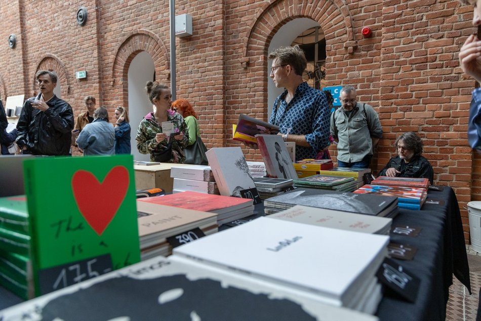 Łódź. Fotofestiwal 2025 w Łodzi rozpoczęty. Tłumy na inauguracji