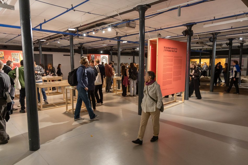 Łódź. Fotofestiwal 2025 w Łodzi rozpoczęty. Tłumy na inauguracji