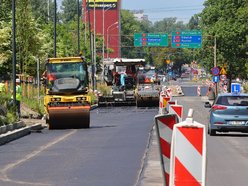 Remont Lutomierskiej. Drogowcy wzięli się już za układanie asfaltu