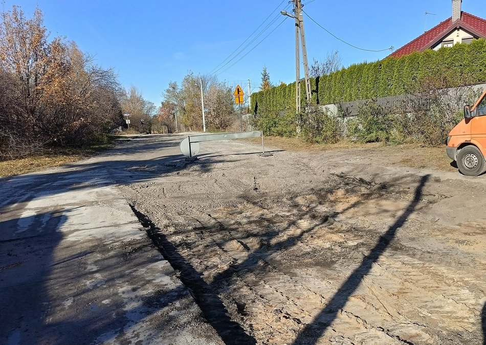 Drogowcy rozpoczęli prace na Ruchliwej. Będzie nowa nawierzchnia