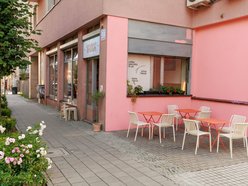 Kiosk przy Sienkiewicza w Łodzi otrzymał drugie życie! Nowa kawiarnia i sklep z dobrym designem