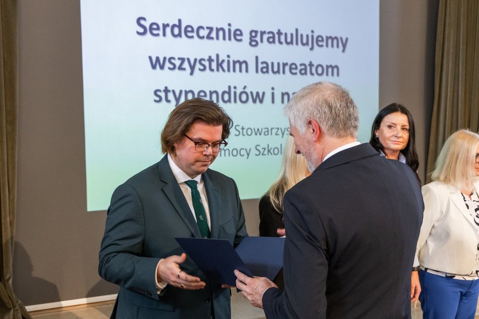 Łódź. Stypendia dla wybitnych uczniów z Łodzi i regionu przyznane. Nagrodzeni także nauczyciele