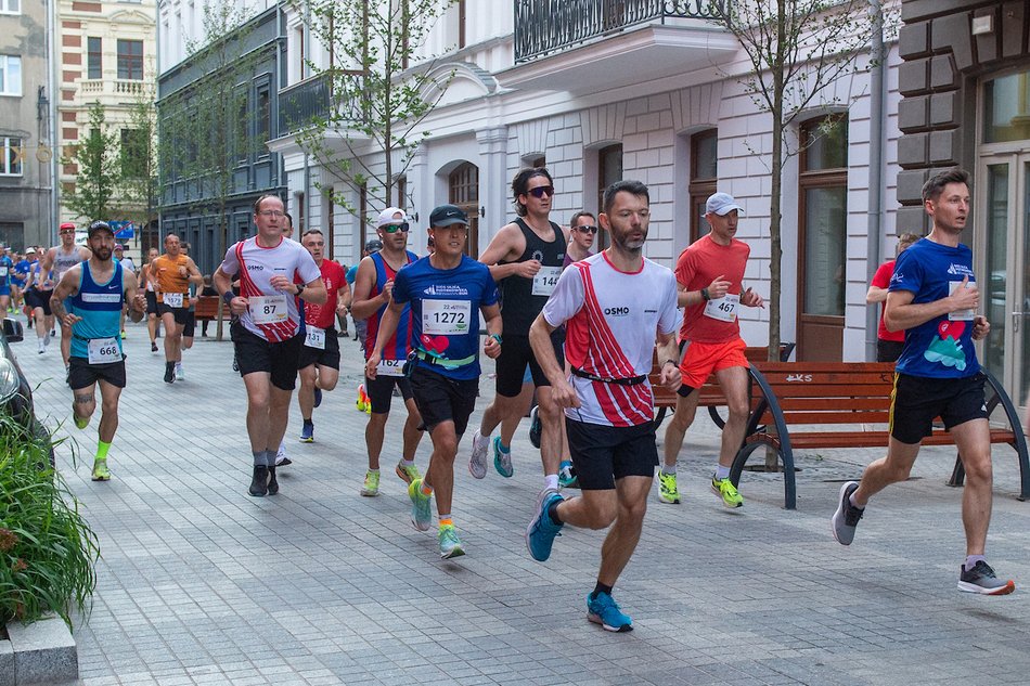 Łódź. Bieg Ulicą Piotrkowską Rossmann Run 2025 wystartował! Walka o życiowe rekordy