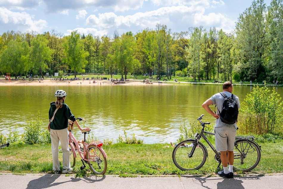 Łódź. Piknik w Arturówku. Łodzianie rozpoczęli majówkę 2025 nad wodą