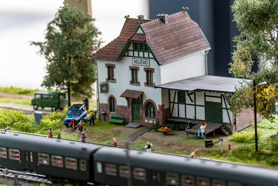 Wystawa makiet klejowych na dworcu Łódź Fabryczna