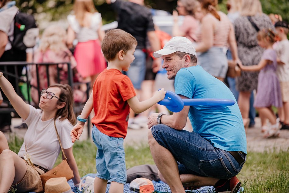Łódź. Miejski Dzień Dziecka 2025 w Łodzi. Majka Jeżowska, dmuchańce i pokazy [ZDJĘCIA]