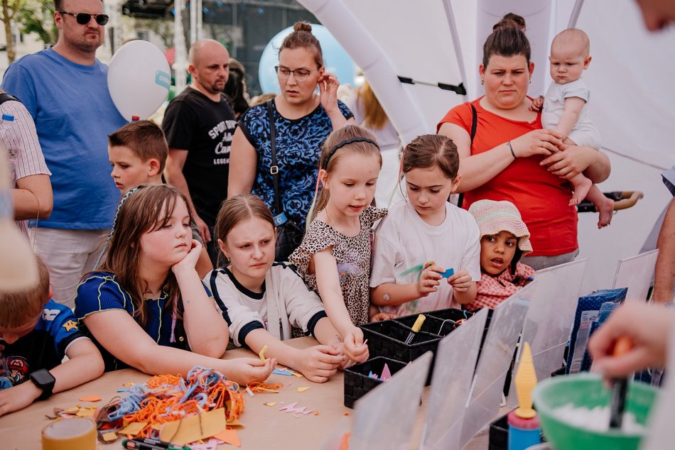 Łódź. Miejski Dzień Dziecka 2025 w Łodzi. Majka Jeżowska, dmuchańce i pokazy [ZDJĘCIA]