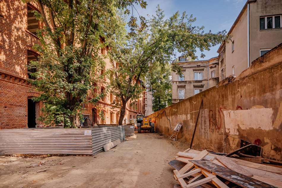 Famuły przy Ogrodowej 24 w Łodzi na półmetku odnowy!