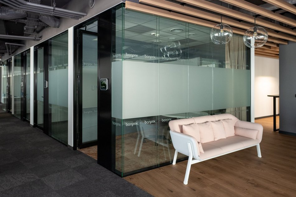 Łódź. Bonprix w biurowcu Nowa Fabryczna w Łodzi. Nowa siedziba, nowe możliwości