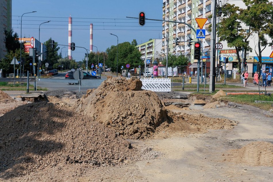 Remont Zakładowej w Łodzi. Zerwali asfalt, pracują nad nową konstrukcją jezdni
