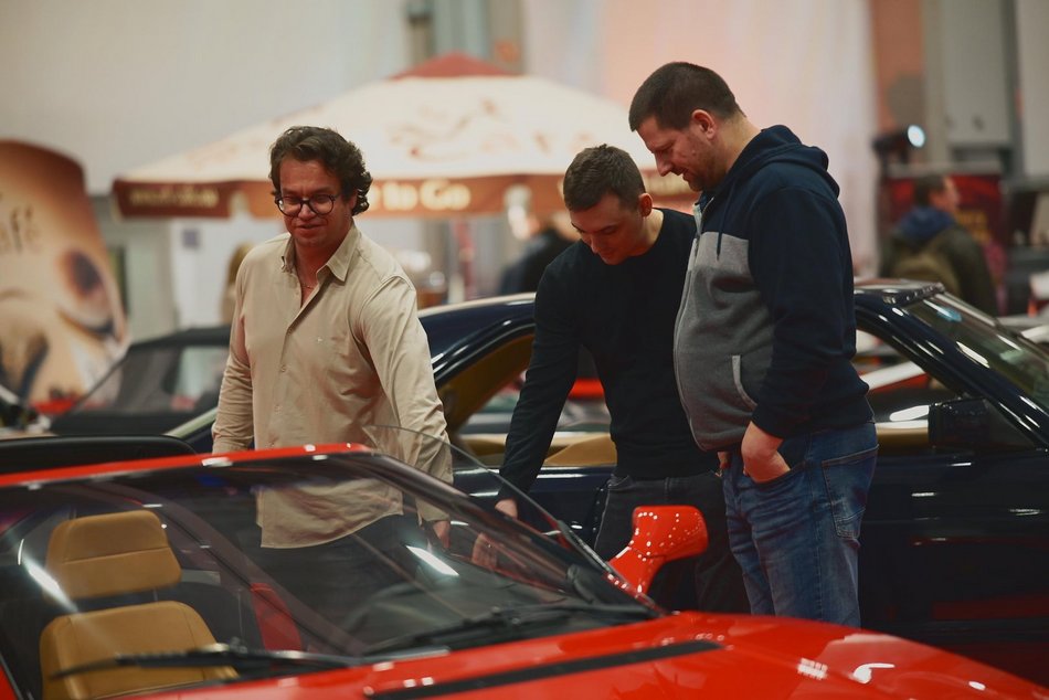 Łódź. Łódzkie Targi Motoryzacyjne w hali Expo Łódź. Klasyki, auta przyszłości, dealerzy i więcej