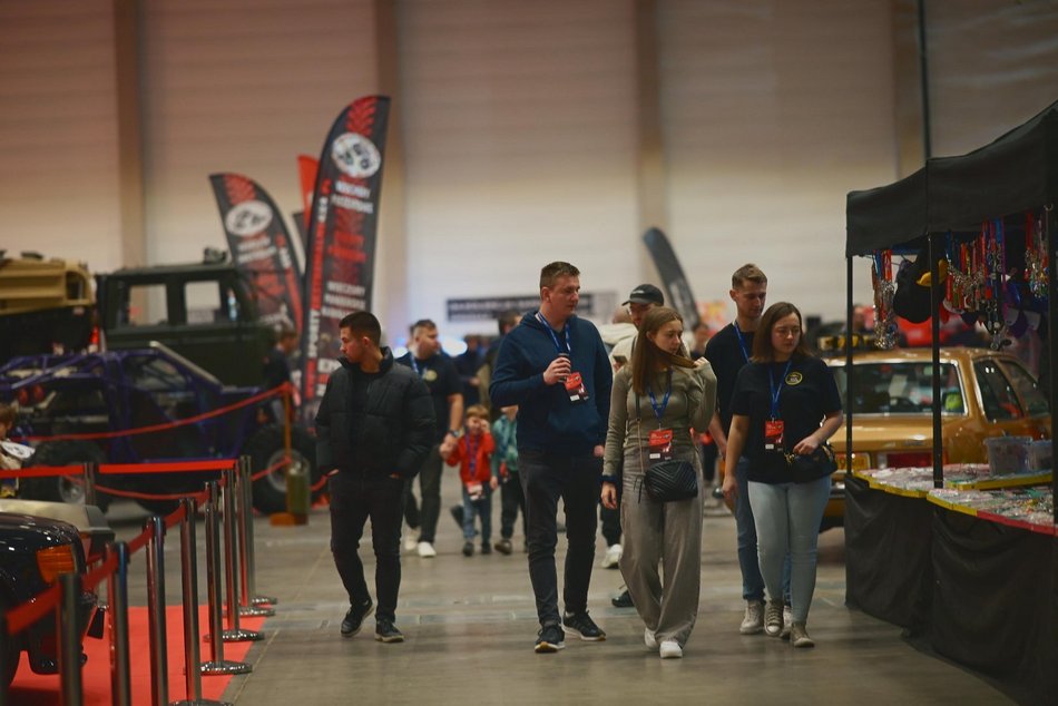 Łódź. Łódzkie Targi Motoryzacyjne w hali Expo Łódź. Klasyki, auta przyszłości, dealerzy i więcej