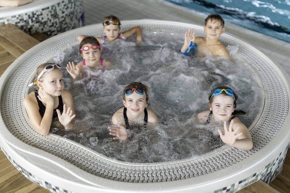 Aquapark Fala w Łodzi zaprasza szkoły. Aktywne zajęcia na basenie