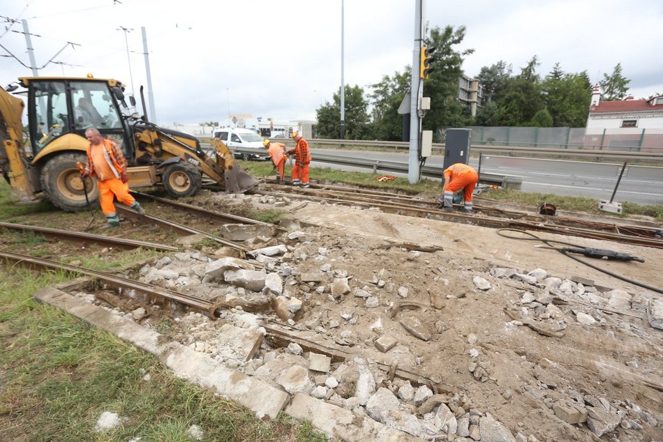 Remonty torowisk na rondzie Lotników Lwowskich i Żabieńcu