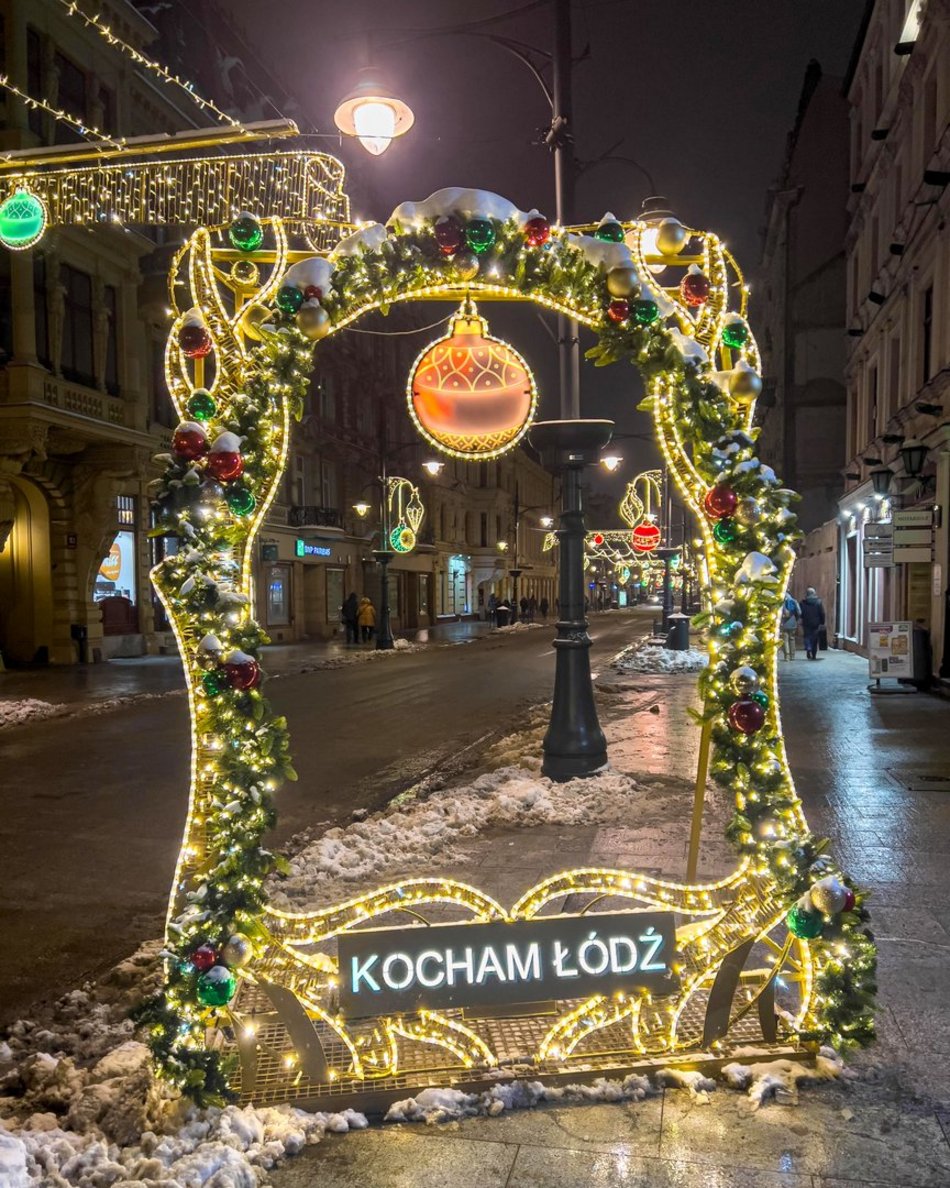 [Translate to Ukraiński:] Bożonarodzeniowa Piotrkowska w śnieżnej odsłonie