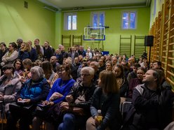 Łódź. Kolej Dużych Prędkości w Łodzi. Tłumy mieszkańców Starego Polesia na spotkaniu z wykonawcami