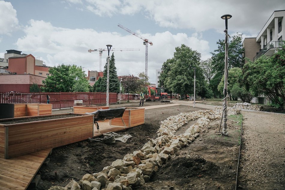 Łódź. Zielony skwer w centrum Łodzi rośnie w oczach! Jeszcze w sierpniu zakończą się prace