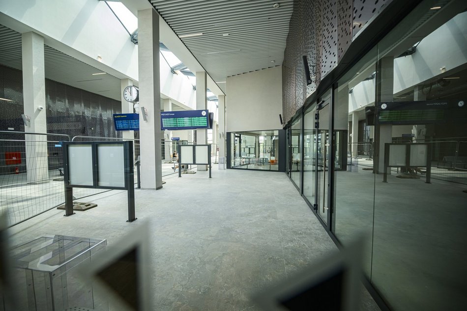 Nowy dworzec Łódź Kaliska od środka! Korytarze, kasy i zejścia na perony