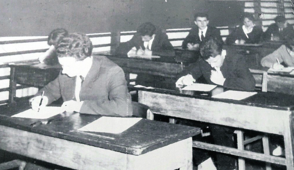 Łódź. Egzamin maturalny w jednym z liceów w Łodzi w latach 70. XX w.