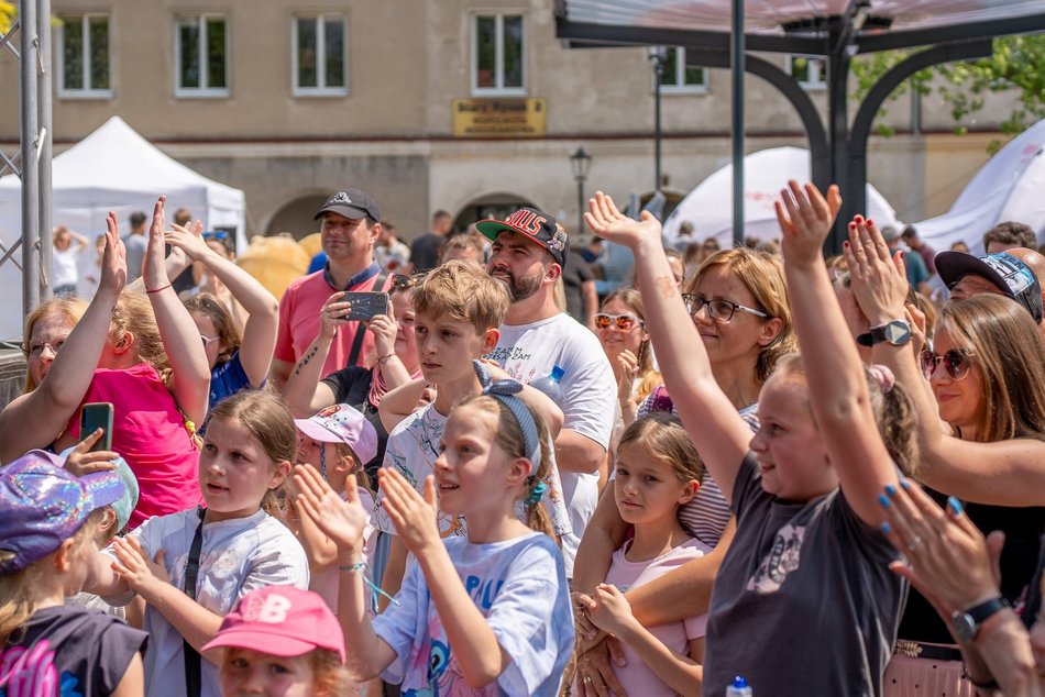 Łódź. Miejski Dzień Dziecka 2025 w Łodzi. Majka Jeżowska, dmuchańce i pokazy [ZDJĘCIA]