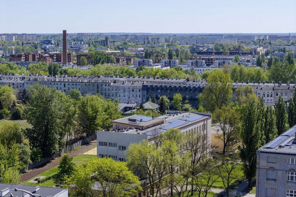 Łódź stawia na fotowoltaikę! Panele pojawiły się na niemal 100 miejskich placówkach