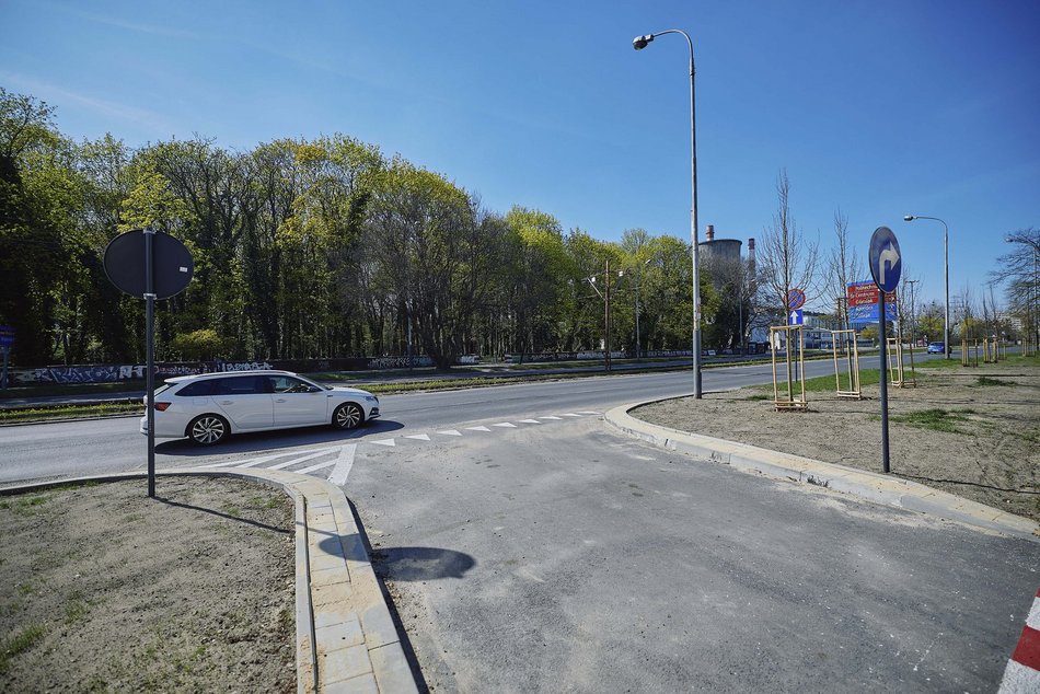 Łódź. Różyckiego w Łodzi otwarta dla ruchu. Nowa jezdnia, przebicie do Politechniki i chodniki