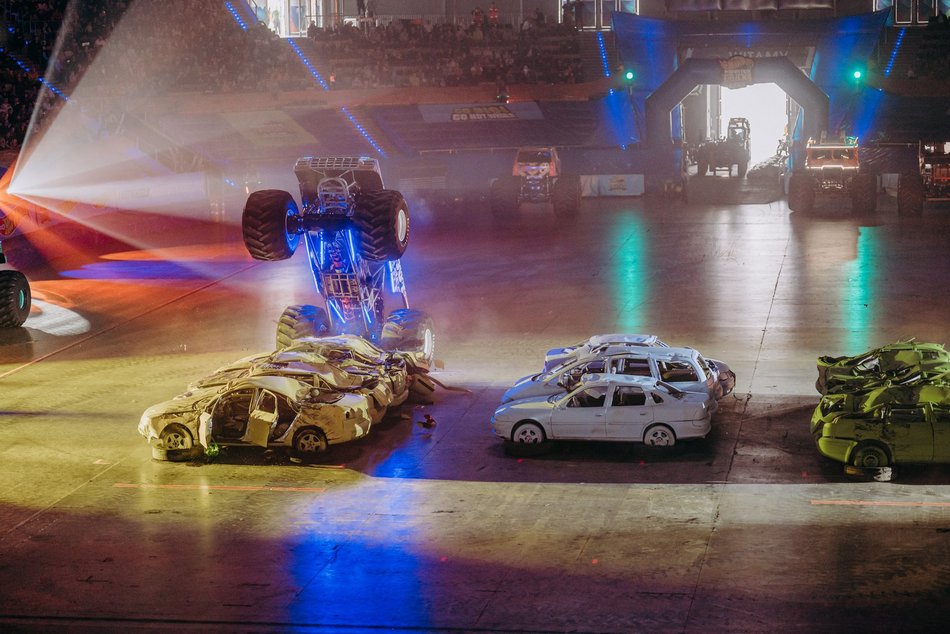 Świecące w ciemności Monster Trucki w Atlas Arenie