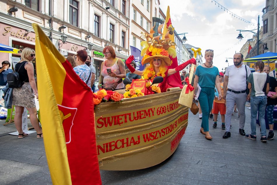 Megi Holi na 600. Urodziny Łodzi. Pani Łódź znów zaskakuje swoim strojem!