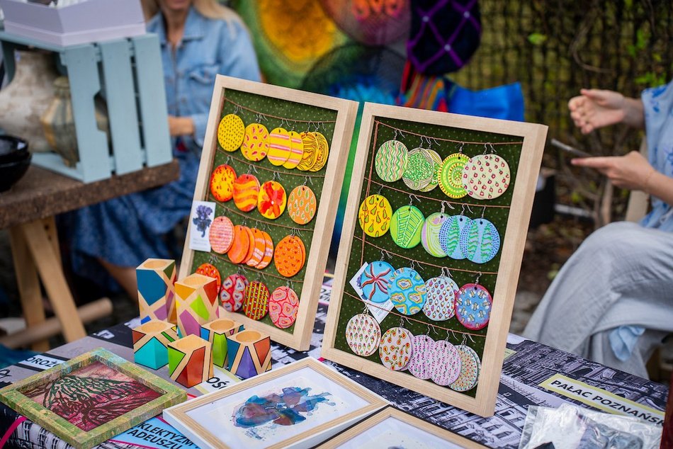 Łódź. Lipcowy targ staroci na Księżym Młynie. Miłośnicy rzeczy z duszą nie zawiedli