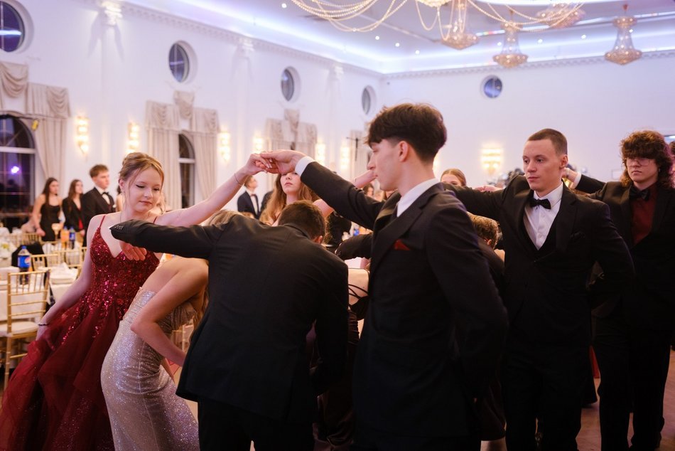 Studniówka XV w Łodzi. Niezapomniane chwile i piękne wspomnienia